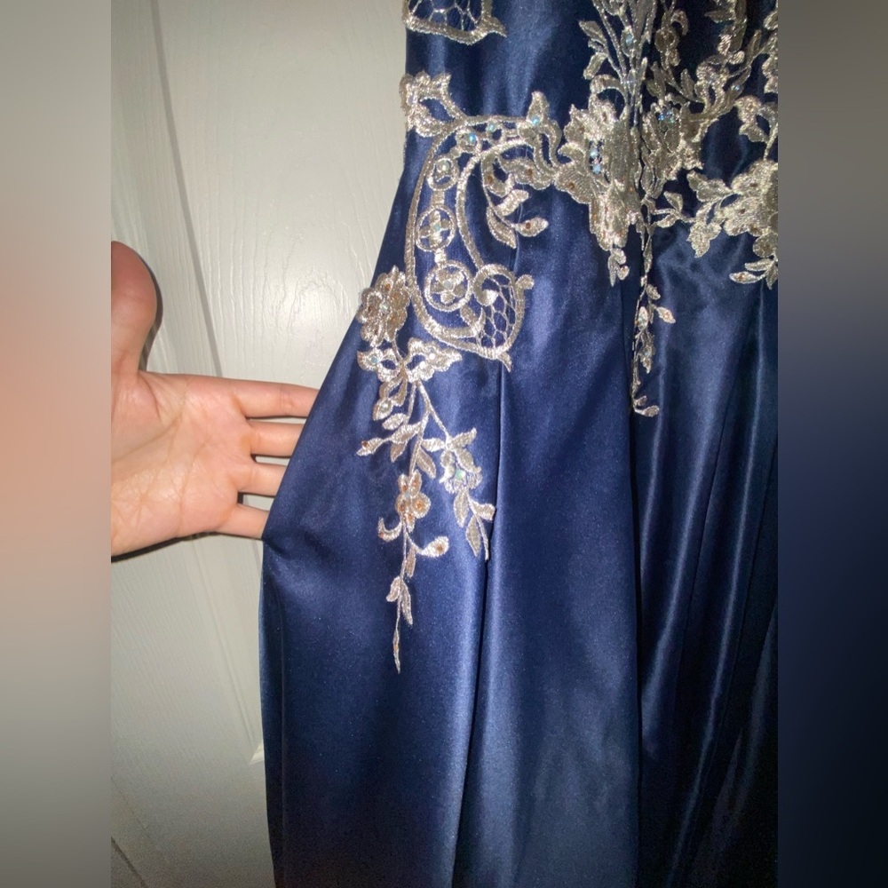 Dress - Picture 4 of 8